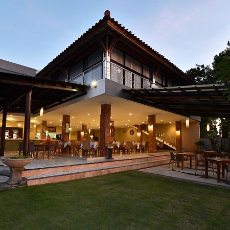 Puri Saron Hotel Baruna Beach Lovina מראה חיצוני תמונה